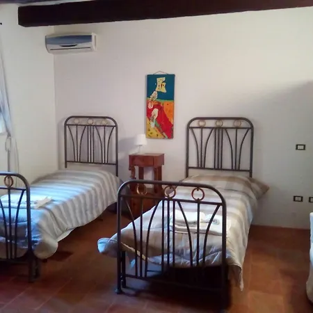 לינה וארוחת בוקר Vallone Del Grano 3*